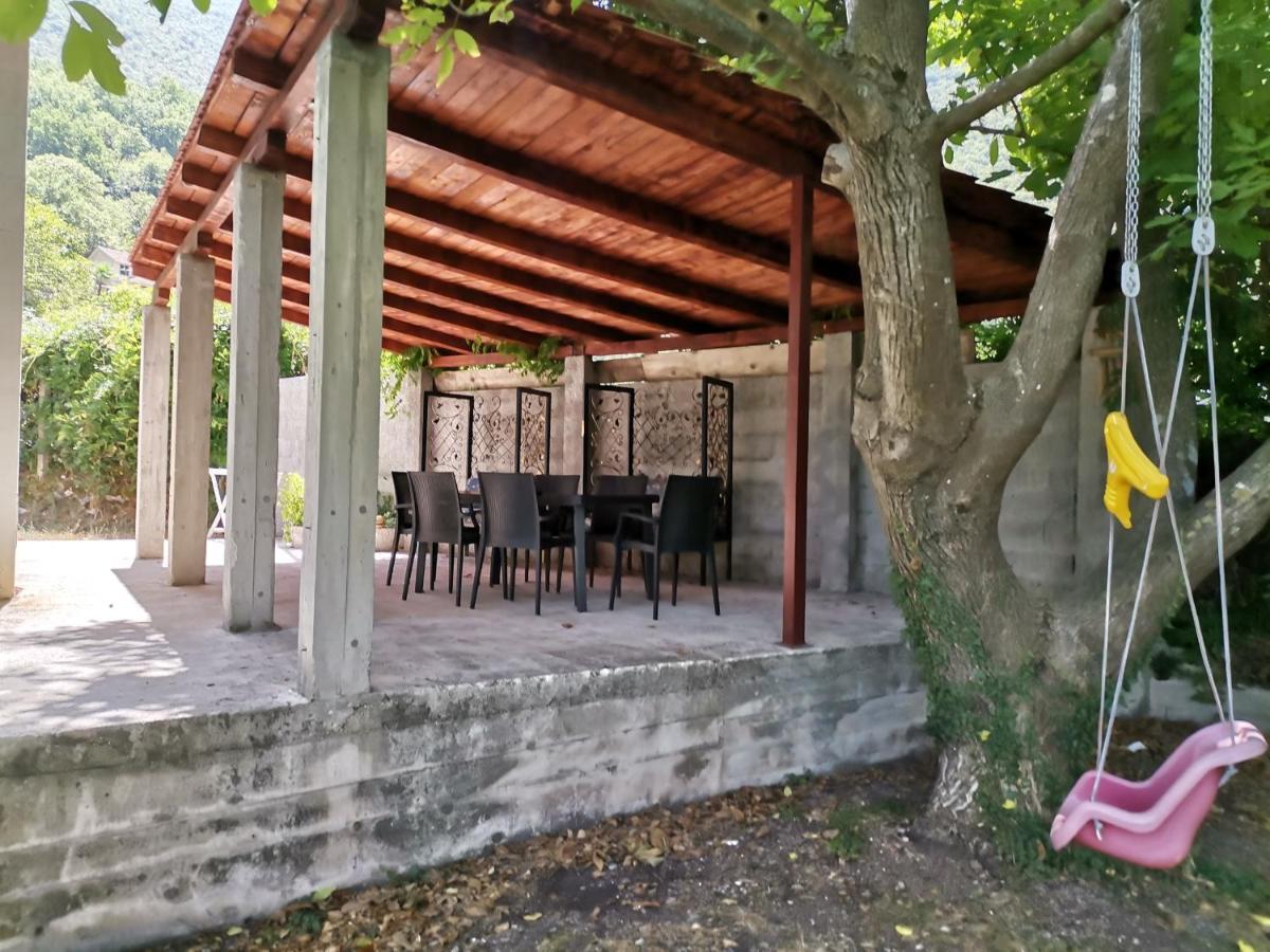 Vacation Home Naluka Donji Morinj Buitenkant foto