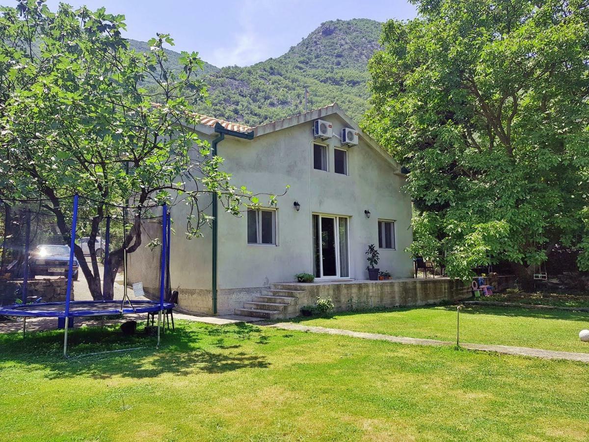 Vacation Home Naluka Donji Morinj Buitenkant foto